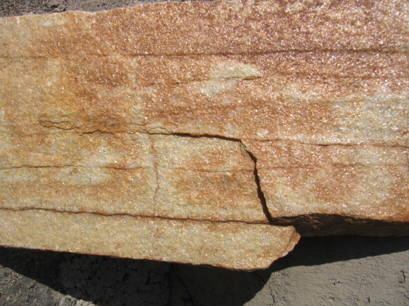 Кварцит - камень, который переливается на солнце
