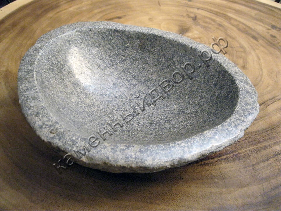 Тарелка из речного камня