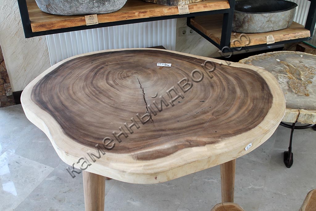 Стол из арматуры и дерева